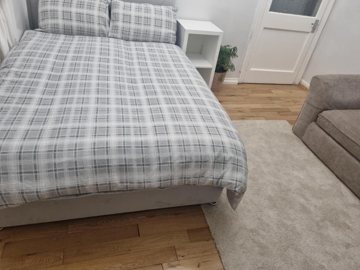 Private Double Room In كارديف المظهر الخارجي الصورة