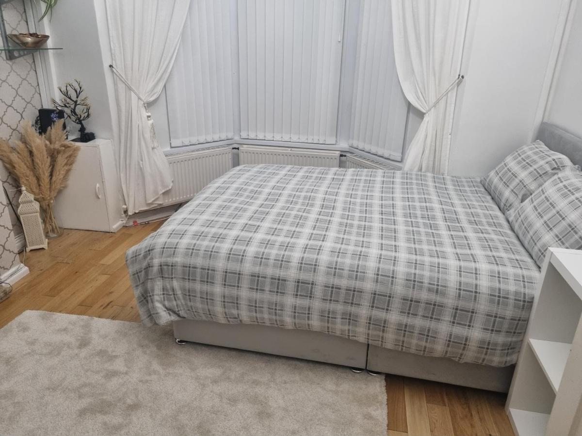Private Double Room In كارديف المظهر الخارجي الصورة