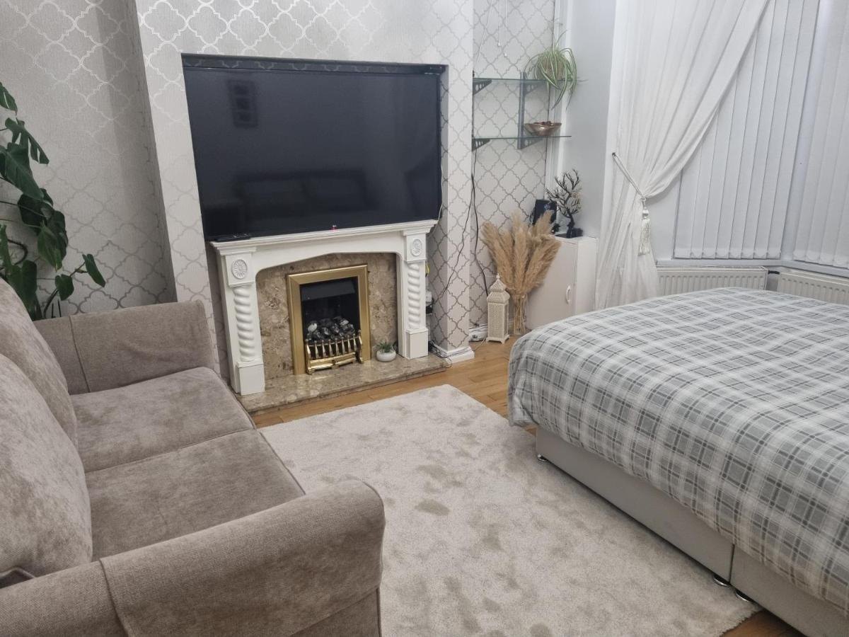 Private Double Room In كارديف المظهر الخارجي الصورة
