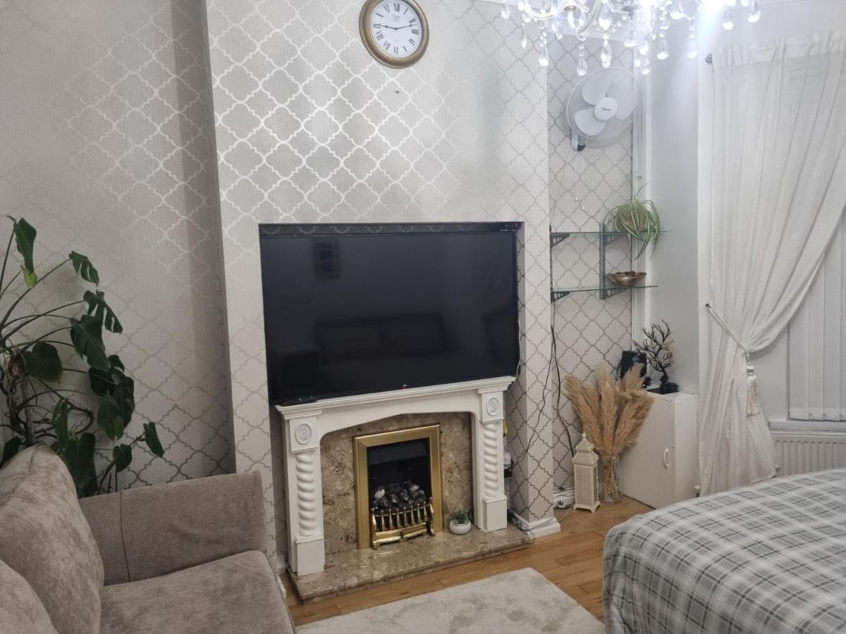Private Double Room In كارديف المظهر الخارجي الصورة