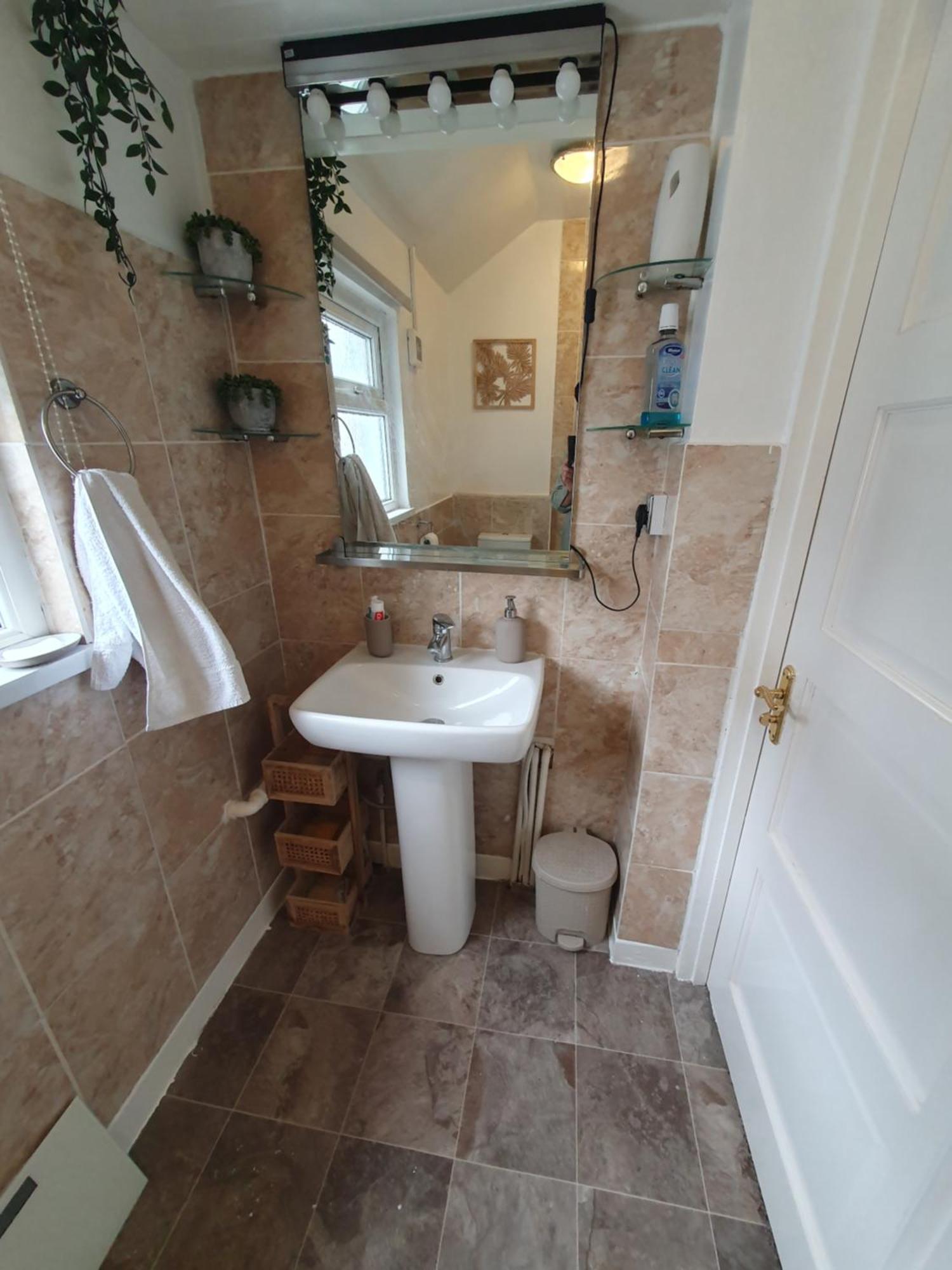 Private Double Room In كارديف المظهر الخارجي الصورة