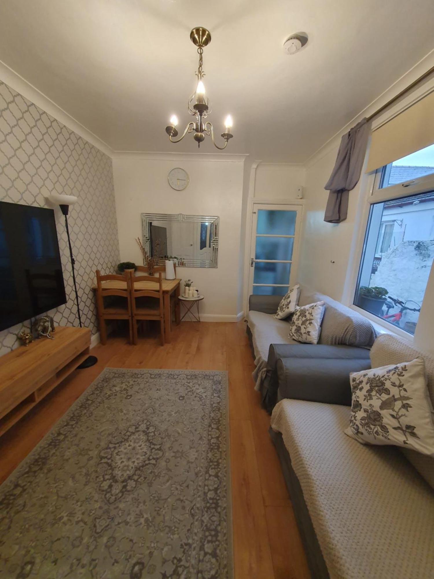 Private Double Room In كارديف المظهر الخارجي الصورة