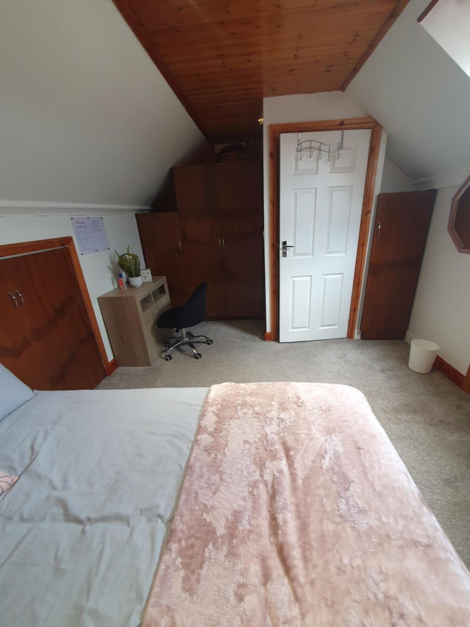 Private Double Room In كارديف المظهر الخارجي الصورة